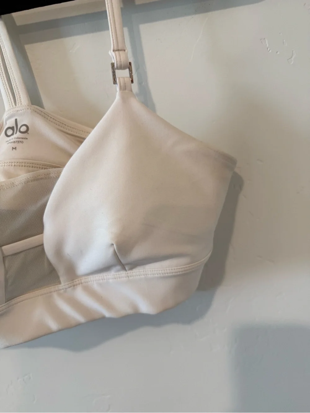 ALO Yoga Cream Wireless Bralette Sports Bra Womens Medium Athletic Sporty